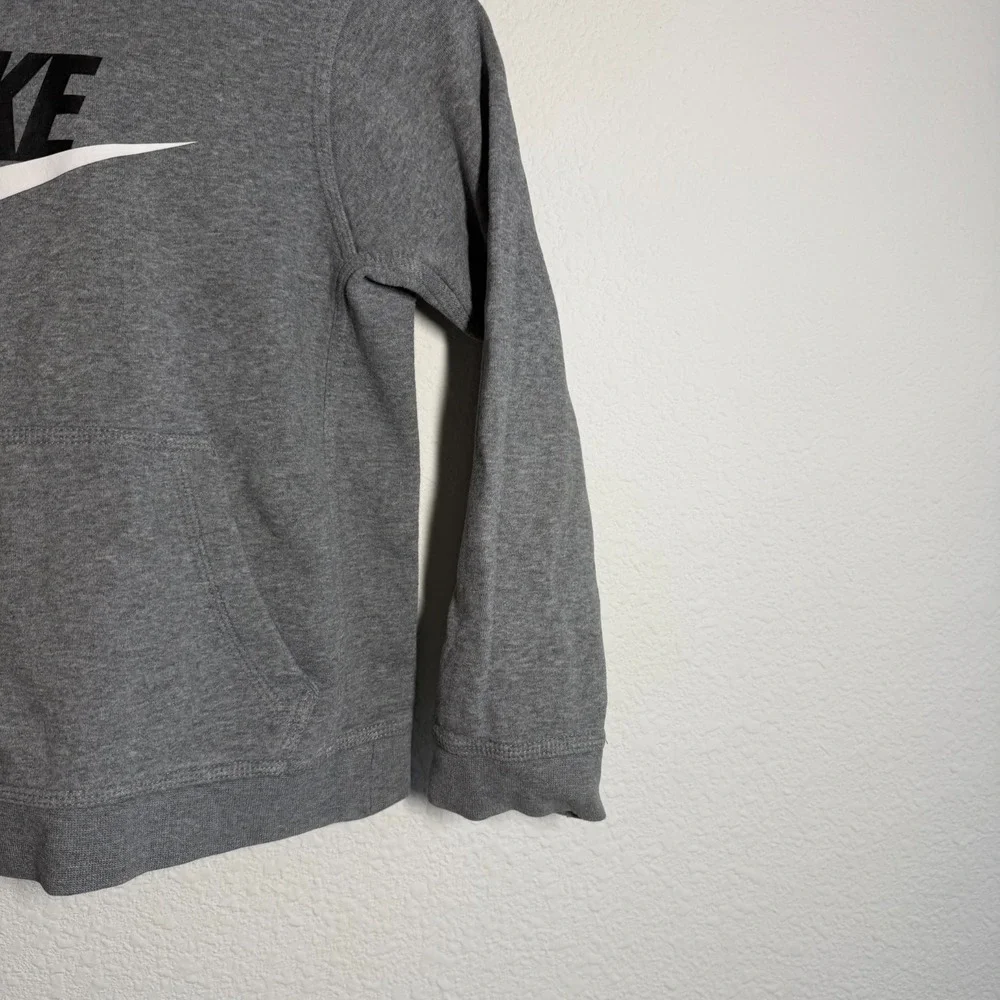 Nike Sportswear Club Hoodie Kids Small Gray Fleece Logo Running‎ Jumping Warmth